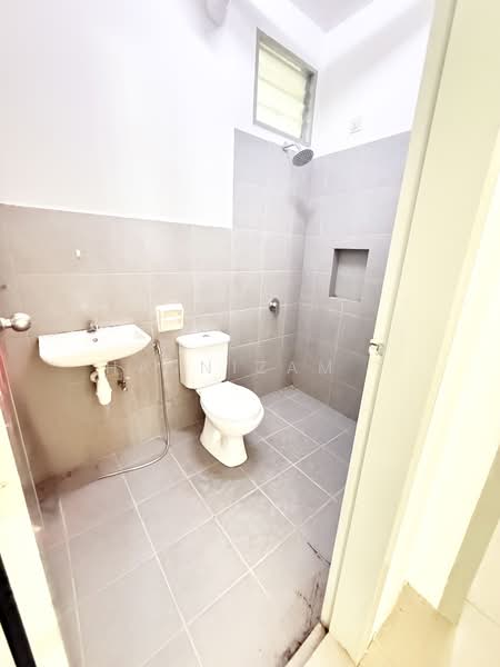 Pangsapuri untuk Dijual di Pangsapuri Enesta Desa Aman - Hasnizam . - Bathroom - PropertyGuru.com.my