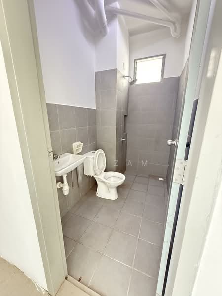 Pangsapuri untuk Dijual di Pangsapuri Enesta Desa Aman - Hasnizam . - Bathroom - PropertyGuru.com.my