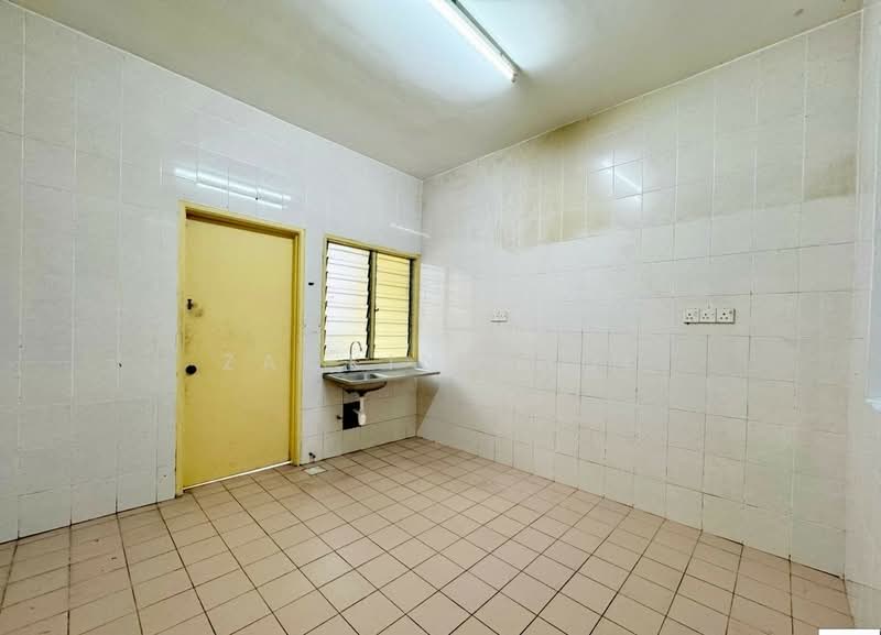 2-storey Terraced House for Rent in Bandar Botanic (Klang) - Zackinn Hoi - Kitchen - PropertyGuru.com.my