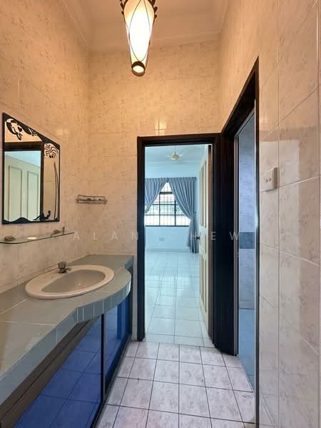 Semi-Detached House for Sale in Taman Pelangi Indah (Ulu Tiram) - Alan Chew - Bathroom - PropertyGuru.com.my