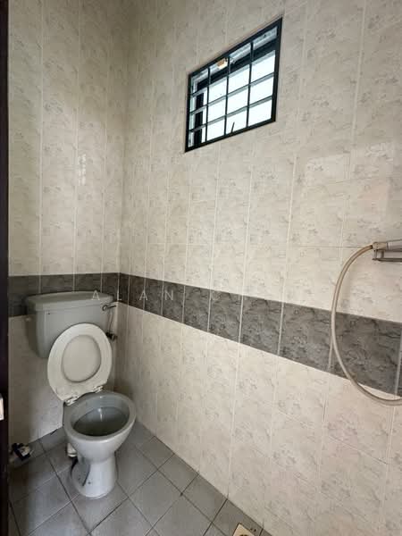 Semi-Detached House for Sale in Taman Pelangi Indah (Ulu Tiram) - Alan Chew - Bathroom - PropertyGuru.com.my