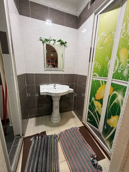 1-storey Terraced House for Sale in Taman Desa Budiman (Sungai Lalang) - Hasnizam . - Bathroom - PropertyGuru.com.my