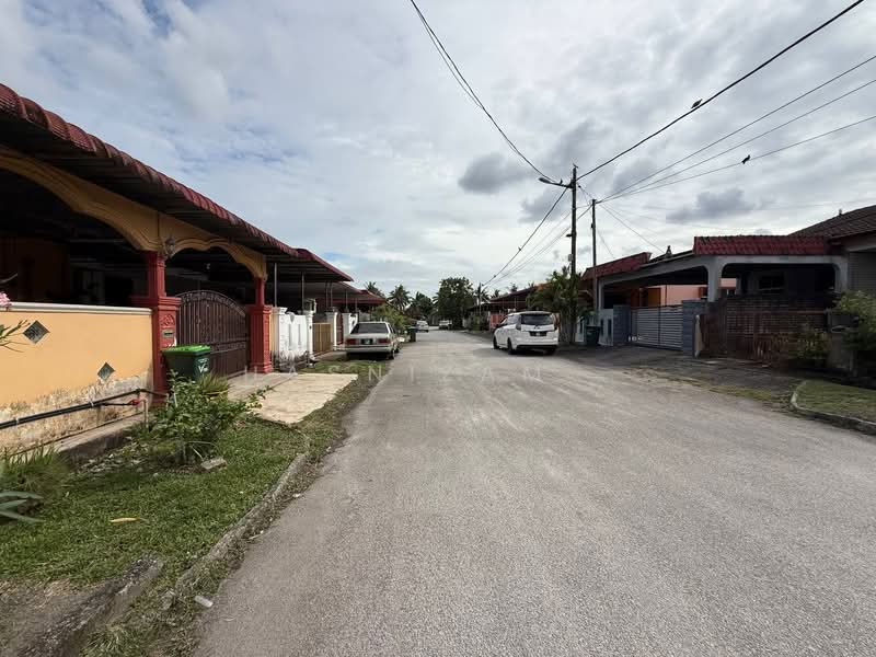 1-storey Terraced House for Sale in Taman Desa Budiman (Sungai Lalang) - Hasnizam . - Exterior - PropertyGuru.com.my