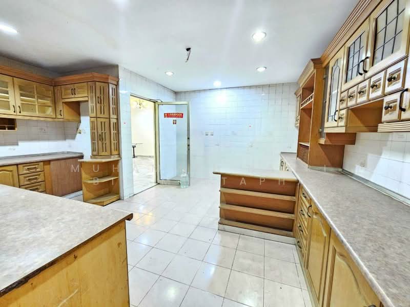 Rumah Berkembar untuk Dijual di Seksyen 9 (Shah Alam) - Muhammed Nazri bin Mustapha - Kitchen - PropertyGuru.com.my