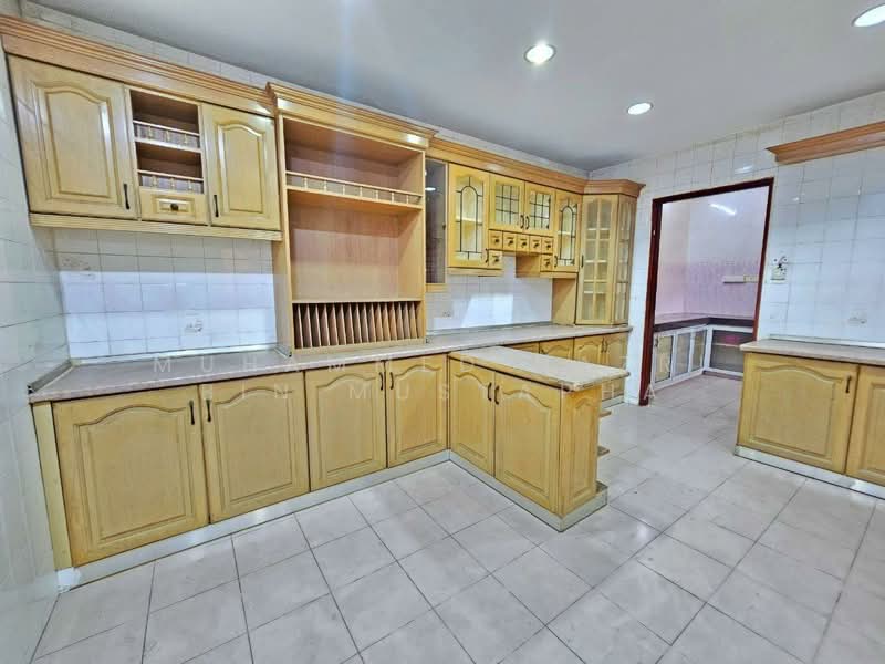Rumah Berkembar untuk Dijual di Seksyen 9 (Shah Alam) - Muhammed Nazri bin Mustapha - Kitchen - PropertyGuru.com.my