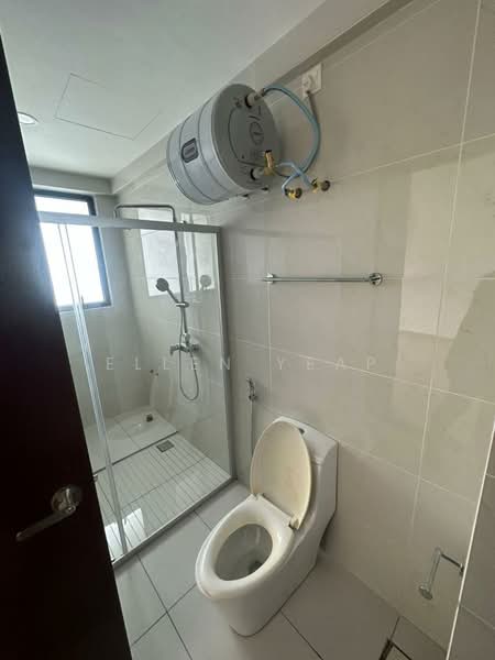 Kondominium untuk Dijual di Lovell @ Country Garden Danga Bay - Ellen Yeap - Bathroom - PropertyGuru.com.my