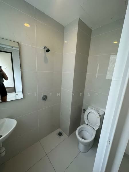 Kondominium untuk Dijual di Lovell @ Country Garden Danga Bay - Ellen Yeap - Bathroom - PropertyGuru.com.my
