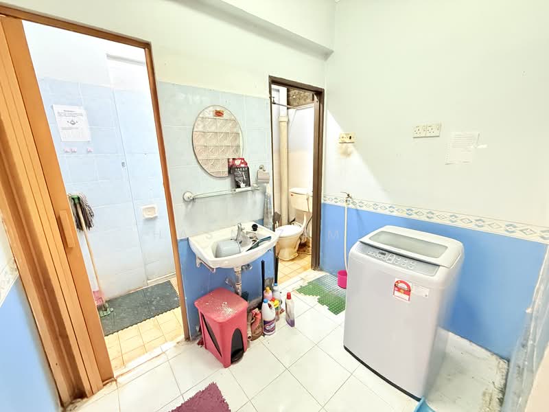 Apartment for Sale at Seri Nibung - Hasnizam . - Bathroom - PropertyGuru.com.my