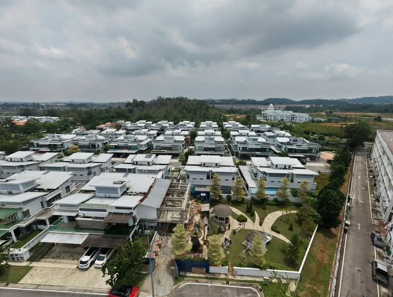 Semi-Detached House for Sale in Rawang (Selangor) - Cyrus Soon - Exterior - PropertyGuru.com.my