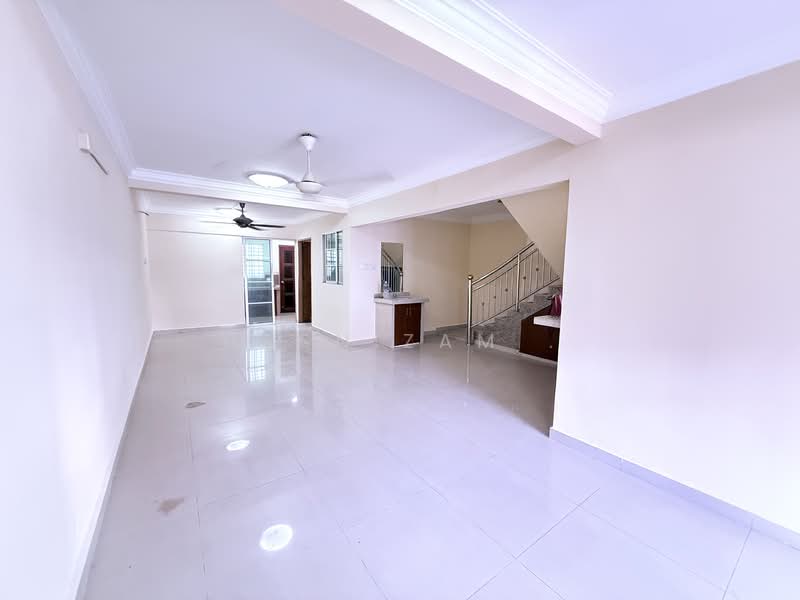 Rumah Teres 2 Tingkat untuk Dijual di Bukit Gedong - Hasnizam . - Living Room - PropertyGuru.com.my