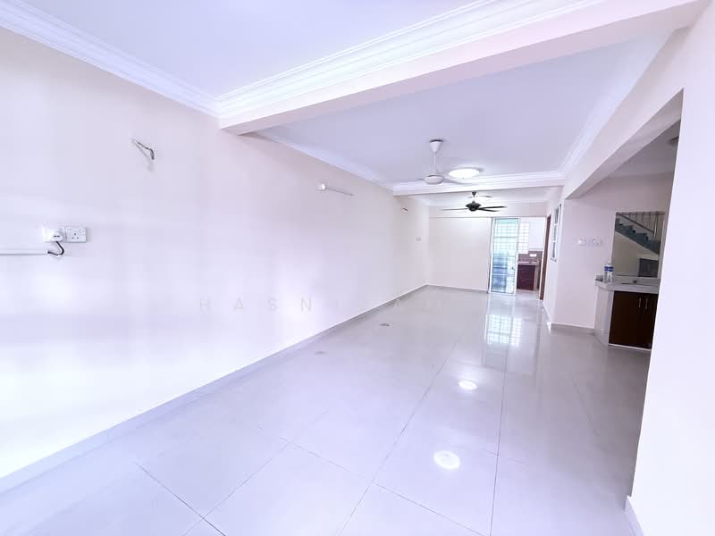 Rumah Teres 2 Tingkat untuk Dijual di Bukit Gedong - Hasnizam . - Living Room - PropertyGuru.com.my