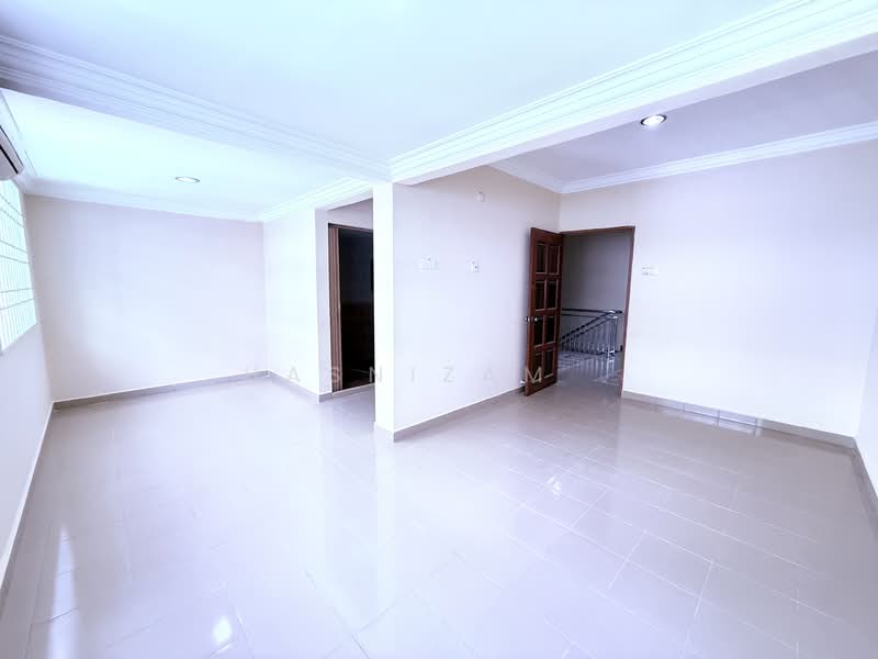 Rumah Teres 2 Tingkat untuk Dijual di Bukit Gedong - Hasnizam . - Living Room - PropertyGuru.com.my