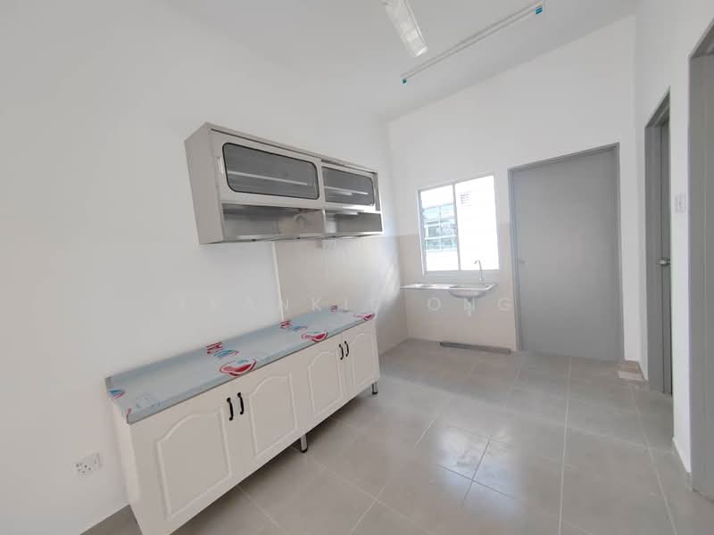 Rumah Teres 2 Tingkat untuk Disewa di Taman Scientex Rawang (Rawang) - Frankie Ong - Kitchen - PropertyGuru.com.my