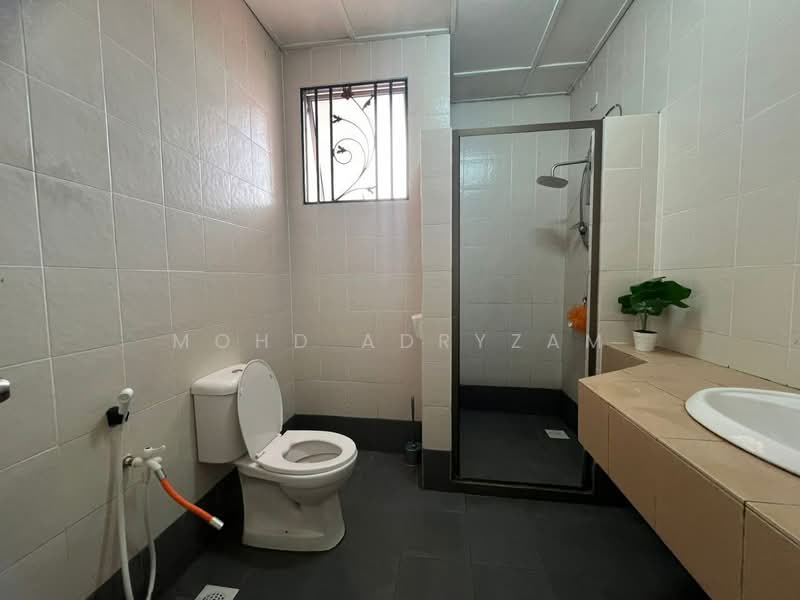 2-storey Terraced House for Sale in Alam Budiman (Shah Alam) - Mohd Adryzam - Bathroom - PropertyGuru.com.my