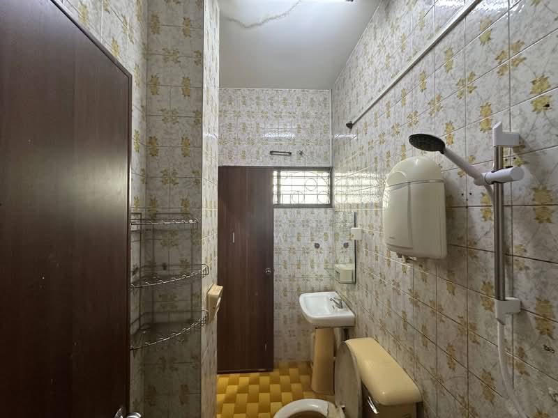 Rumah Teres 2 Tingkat untuk Disewa di Taman Pelangi (Johor Bahru) - Li Wei - Bathroom - PropertyGuru.com.my