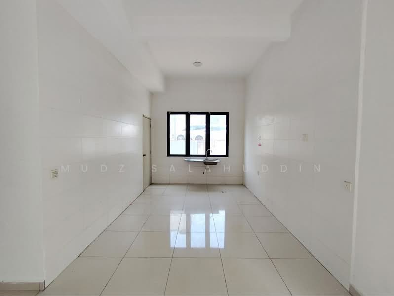 3-storey Terraced House for Sale in Mutiara Heights (Kajang) - Mudz Salahuddin - Kitchen - PropertyGuru.com.my