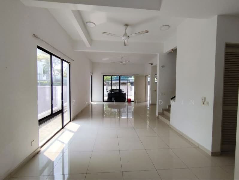 3-storey Terraced House for Sale in Mutiara Heights (Kajang) - Mudz Salahuddin - Living Room - PropertyGuru.com.my