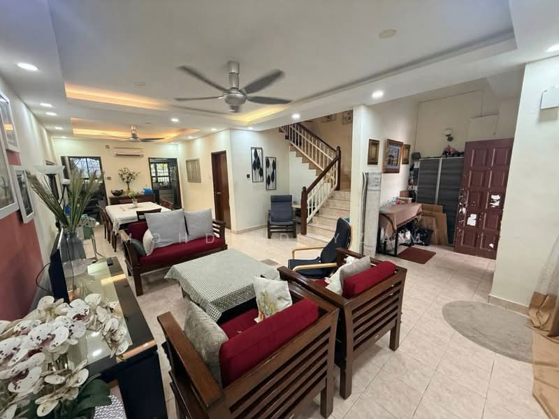 Rumah Teres 2 Tingkat untuk Dijual di Bukit Jelutong (Shah Alam) - Mohd Adryzam - Living Room - PropertyGuru.com.my