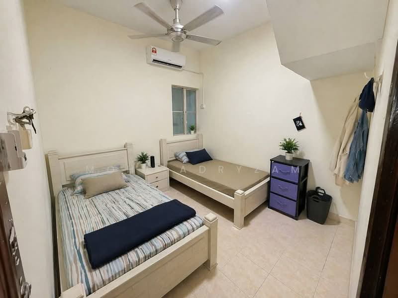 Rumah Teres 2 Tingkat untuk Dijual di Bukit Jelutong (Shah Alam) - Mohd Adryzam - Bedroom - PropertyGuru.com.my