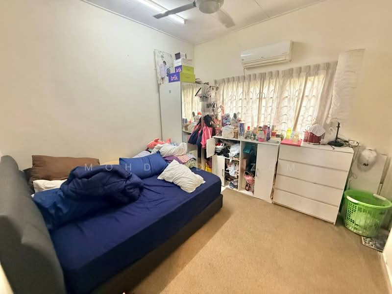 Rumah Teres 2 Tingkat untuk Dijual di Bukit Jelutong (Shah Alam) - Mohd Adryzam - Bedroom - PropertyGuru.com.my