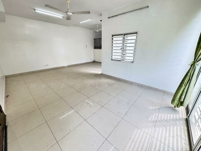 Rumah Teres 2 Tingkat untuk Dijual di Puncak Bestari (Puncak Alam) - Mudz Salahuddin - Living Room - PropertyGuru.com.my