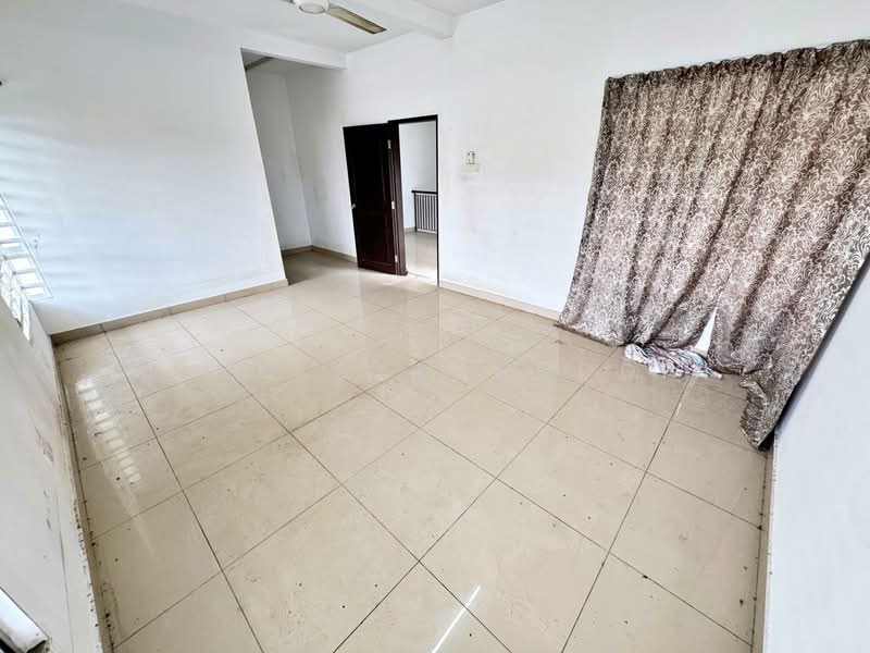 2-storey Terraced House for Sale in Kuala Selangor (Selangor) - Mudz Salahuddin - Living Room - PropertyGuru.com.my