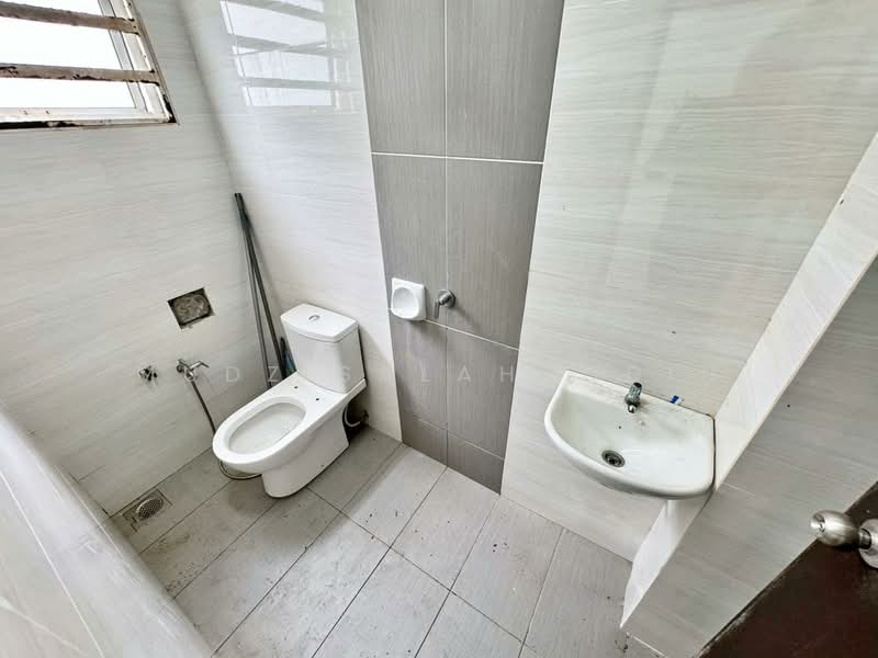Rumah Teres 2 Tingkat untuk Dijual di Puncak Bestari (Puncak Alam) - Mudz Salahuddin - Bathroom - PropertyGuru.com.my