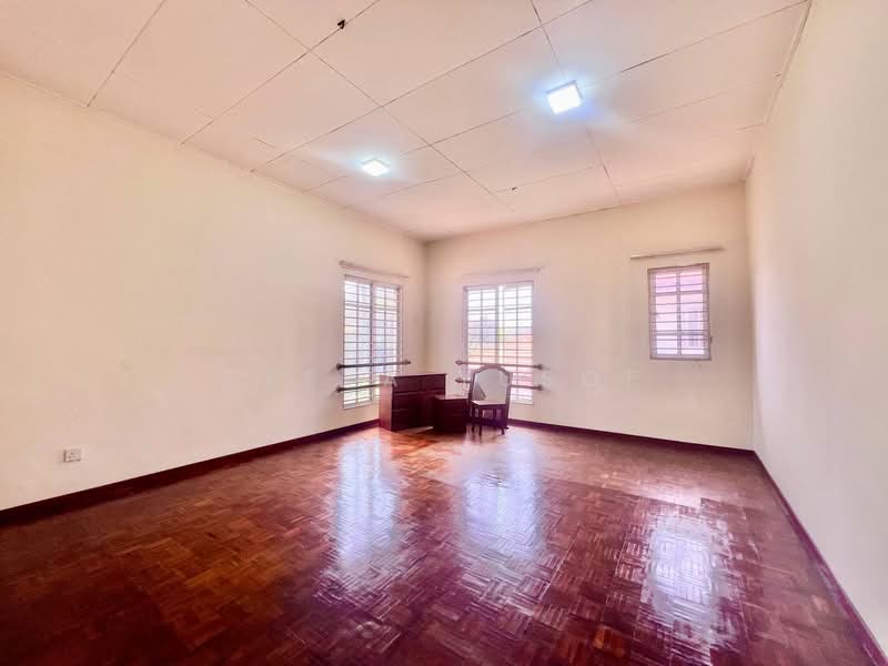 Semi-Detached House for Sale in Bandar Bukit Mahkota (Bangi) - Deeya Yusof - PropertyGuru.com.my