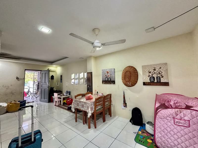 Rumah Teres 2 Tingkat untuk Dijual di Taman Salak Perdana (Dengkil) - Nurashekin . - Living Room - PropertyGuru.com.my