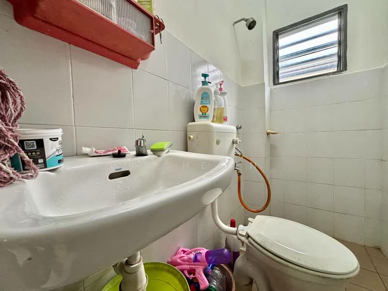 Rumah Teres 2 Tingkat untuk Dijual di Taman Salak Perdana (Dengkil) - Nurashekin . - Bathroom - PropertyGuru.com.my