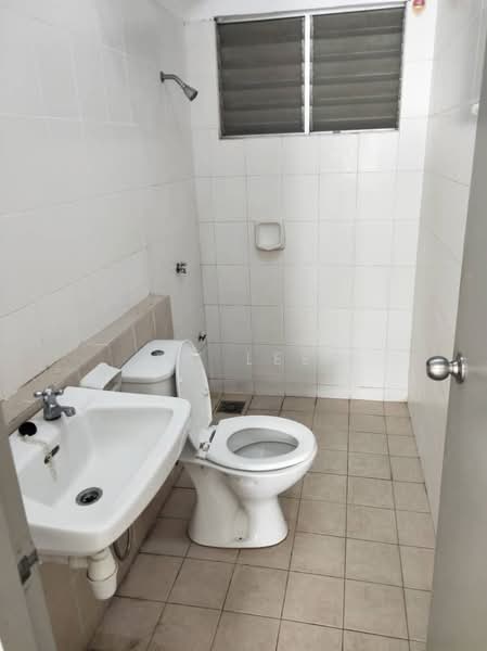 Pangsapuri untuk Disewa di Suria Permai - SY Lee - Bathroom - PropertyGuru.com.my