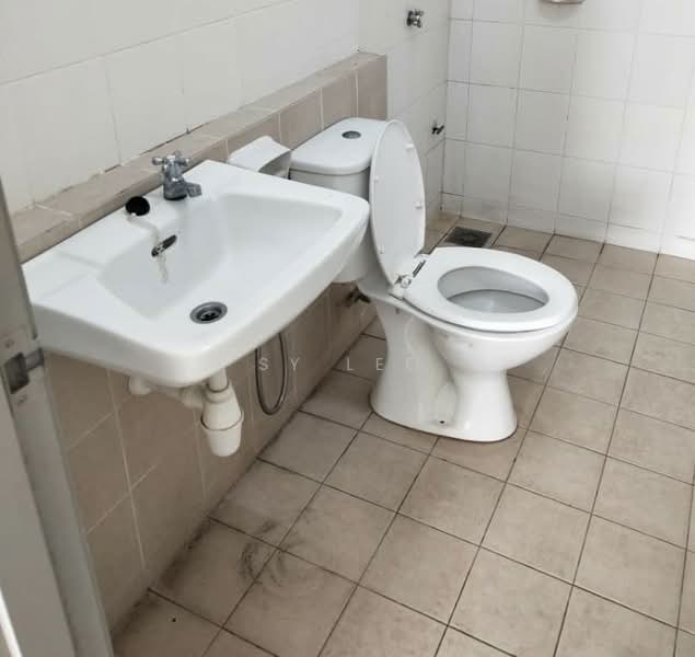 Pangsapuri untuk Disewa di Suria Permai - SY Lee - Bathroom - PropertyGuru.com.my