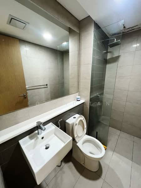 Servis Apartment untuk Disewa di Cantara Residences - Edmund Tan - Bathroom - PropertyGuru.com.my