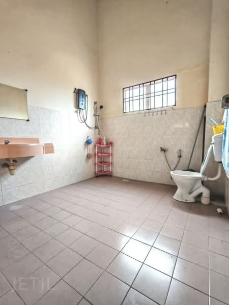 Semi-Detached House for Sale in Taman Saga (Klang) - Daniel Kok - Bathroom - PropertyGuru.com.my