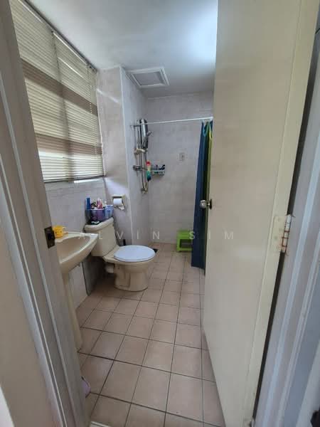 Kondominium untuk Dijual di Regency Heights Condo - Alvin Sim - Bathroom - PropertyGuru.com.my
