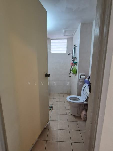 Kondominium untuk Dijual di Regency Heights Condo - Alvin Sim - Bathroom - PropertyGuru.com.my