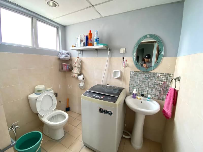 Apartment for Sale at Pangsapuri Damai Mewah B - Ilman Nahri - Bathroom - PropertyGuru.com.my
