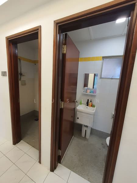 Kondominium untuk Dijual di Segar Courts - Louis Lin - Bathroom - PropertyGuru.com.my