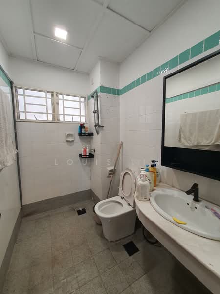 Kondominium untuk Dijual di Segar Courts - Louis Lin - Bathroom - PropertyGuru.com.my