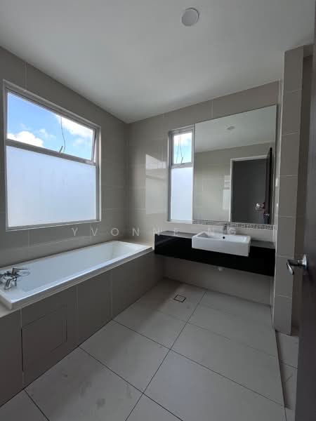 Semi-Detached House for Rent in Senibong (Permas Jaya) - Yvonne Ng - Bathroom - PropertyGuru.com.my