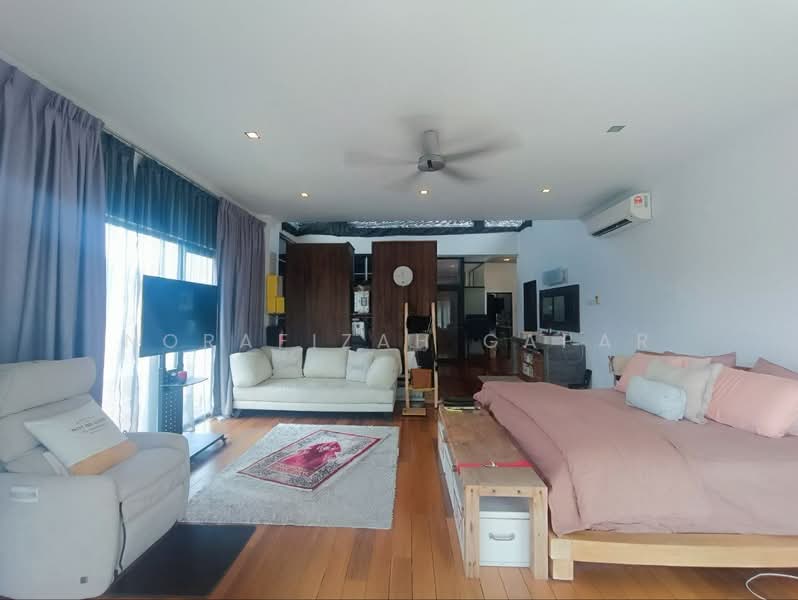 Bungalow for Sale in Perdana Lakeview East (Cyberjaya) - NoraFizah Gapar - Living Room - PropertyGuru.com.my