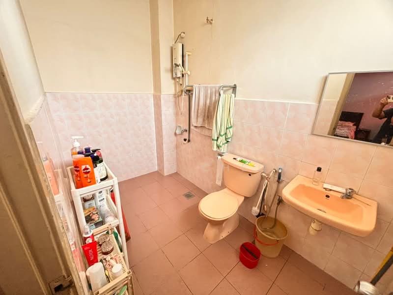 Rumah Teres untuk Dijual di Taman Tun Perak (Rawang) - Mandy Cheow - Bathroom - PropertyGuru.com.my