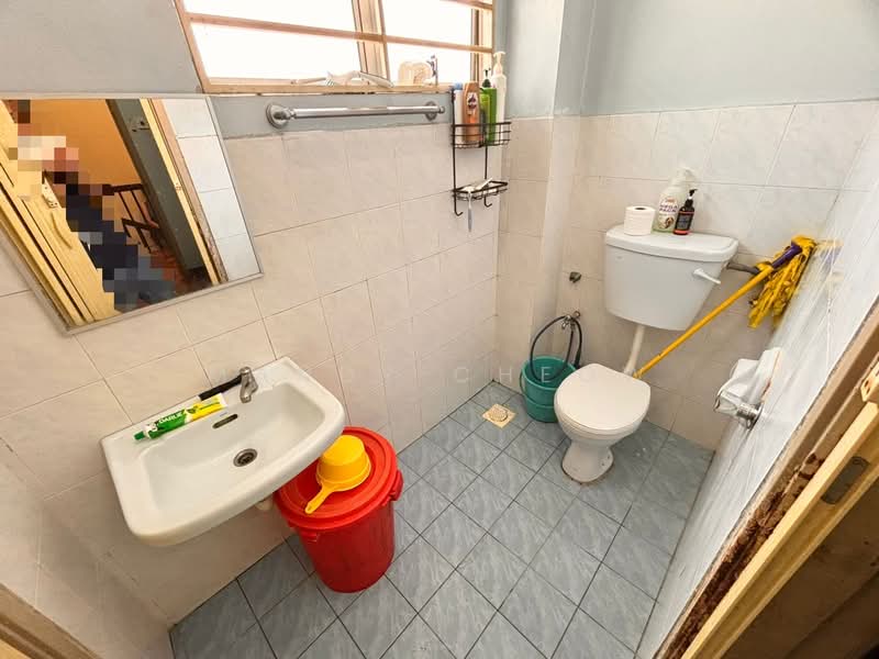 Rumah Teres untuk Dijual di Taman Tun Perak (Rawang) - Mandy Cheow - Bathroom - PropertyGuru.com.my