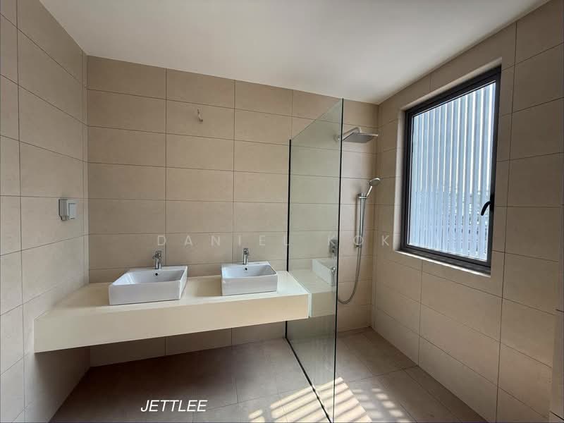 Rumah Berkembar untuk Dijual di Kota Kemuning (Shah Alam) - Daniel Kok - Bathroom - PropertyGuru.com.my
