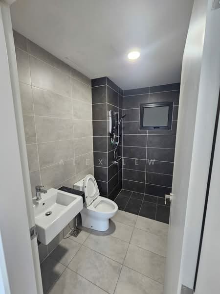 Servis Apartment untuk Disewa di M Oscar - Alex Lew - Bathroom - PropertyGuru.com.my