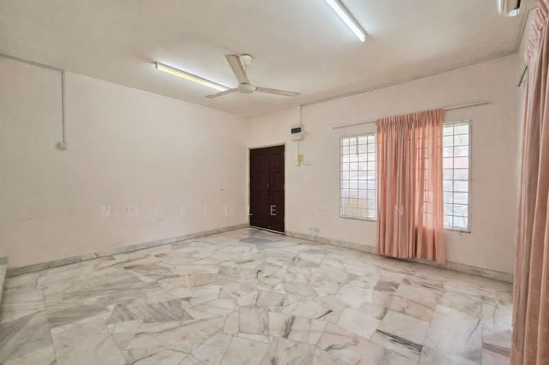 Rumah Teres 2 Tingkat untuk Dijual di Putra Permai (Subang Jaya) - Nobeille Chung - Living Room - PropertyGuru.com.my