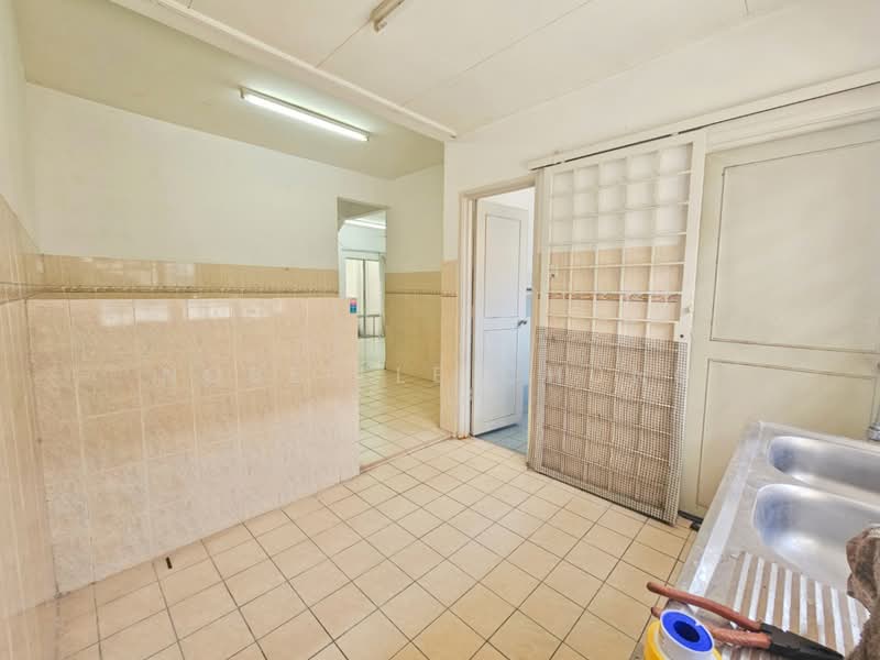 Rumah Teres 2 Tingkat untuk Dijual di Putra Permai (Subang Jaya) - Nobeille Chung - Kitchen - PropertyGuru.com.my