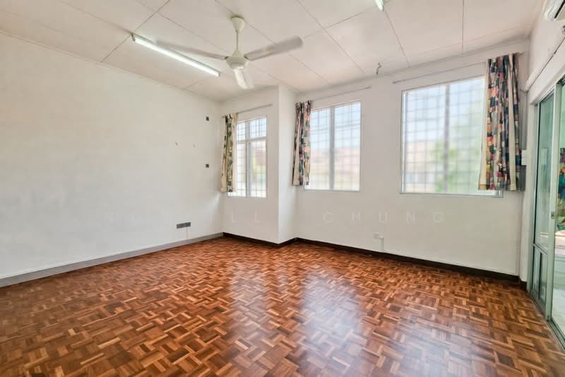 2-storey Terraced House for Sale in Putra Permai (Subang Jaya) - Nobeille Chung - Living Room - PropertyGuru.com.my