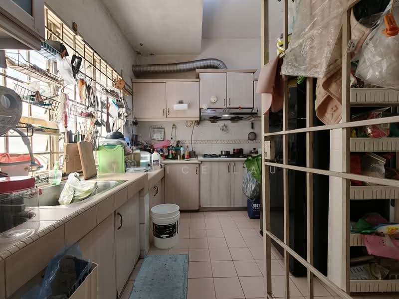 3-storey Terraced House for Sale in Batu 9 (Cheras) - Janice Lau - Kitchen - PropertyGuru.com.my