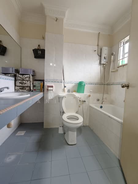 3-storey Terraced House for Sale in Batu 9 (Cheras) - Janice Lau - Bathroom - PropertyGuru.com.my